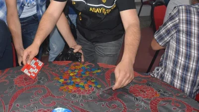 Samsun’un Atakum ilçesinde bir dernek lokaline düzenlenen şafak operasyonu kumar