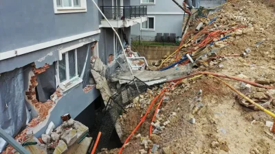 İzmir’in Menemen ilçesinde sağanak yağışın ardından büyük bir gürültüyle yerle