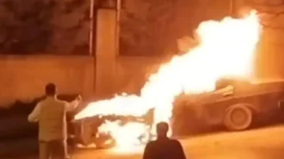 Tuzla Mimar Sinan Mahallesi’nde park halindeki bir otomobilden yükselen alevler