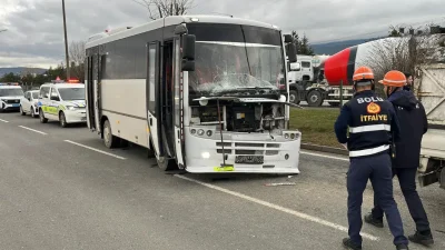 Bolu’da sabah saatlerinde meydana gelen ve işçi servisi, kamyonet ile