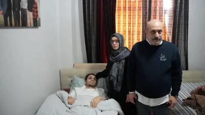 İstanbul Bağcılar’da metro çıkışında darbedilen bir çocuğu kurtarmak için araya