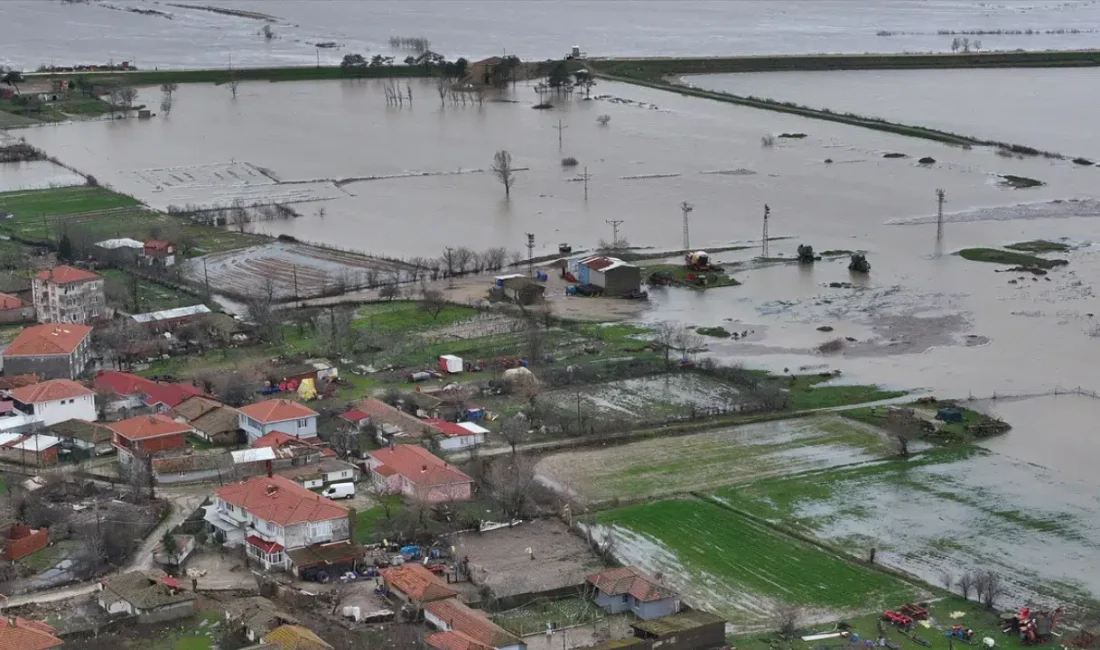 Edirne’de etkili olan yağışların ardından debisi hızla yükselen Tunca ve