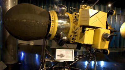 Sovyetler Birliği’nin Ay’a yumuşak iniş yapan ilk insan yapımı aracı