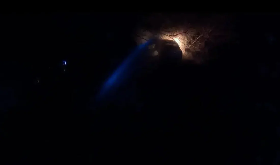 Diyarbakır’ın Sur ilçesinde direksiyon hakimiyetini kaybeden bir sürücünün otomobiliyle metrelerce