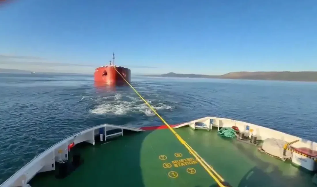 Çanakkale Boğazı geçişi sırasında aniden makine arızası yapan ‘SANTA CRUZ’