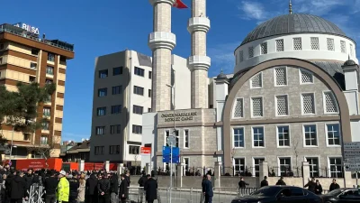 Cumhurbaşkanı Recep Tayyip Erdoğan, cuma namazını Ataşehir’de yıkılma riski taşıdığı