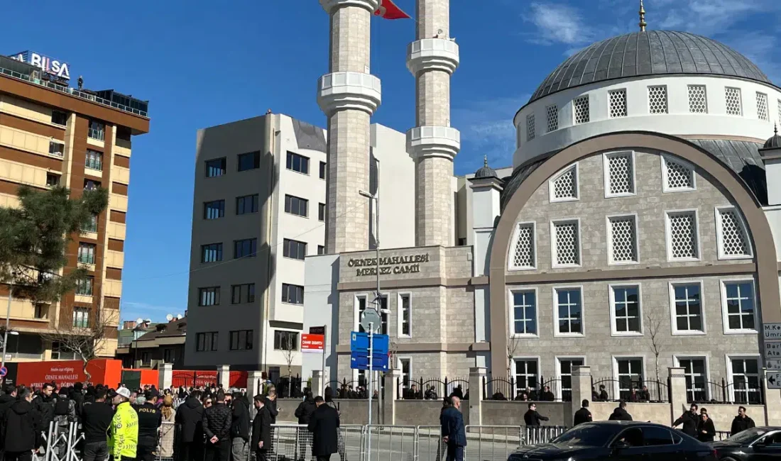 Cumhurbaşkanı Recep Tayyip Erdoğan, yıkılma riski nedeniyle ibadete kapatılan ve