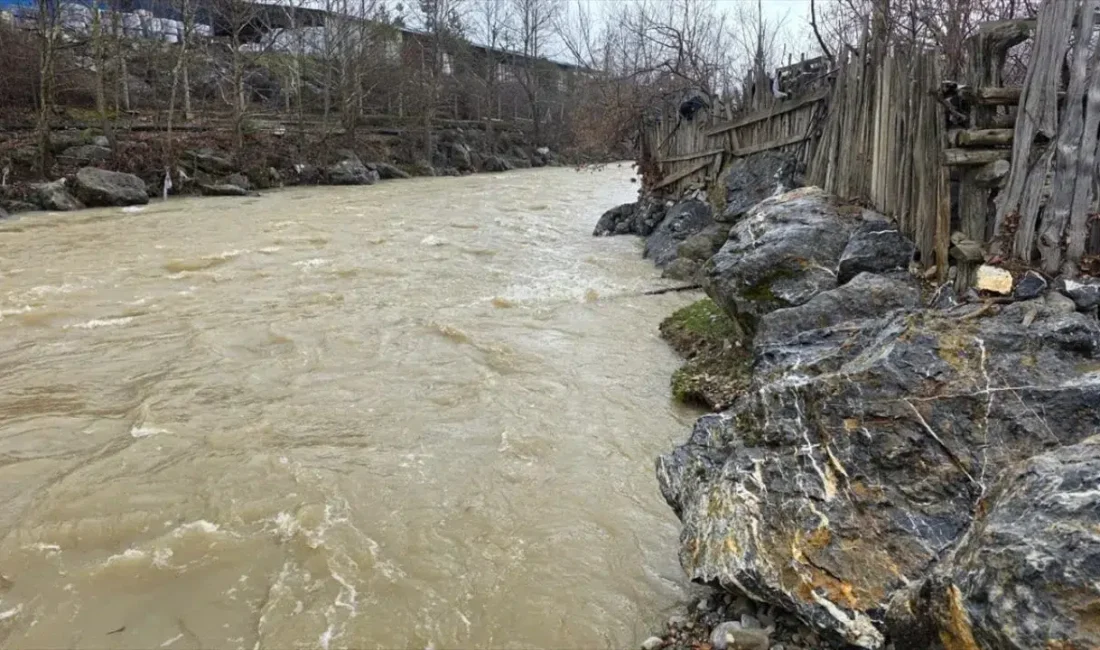 Isparta’nın Aksu ilçesinde Karacahisar Deresi içerisinde hareketsiz bir kişinin olduğunu