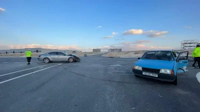 Karaman’da iki otomobilin çarpışması sonucu meydana gelen şiddetli kazada her