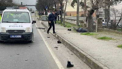 Sakarya’nın Pamukova ilçesinde yolun karşısına geçmeye çalışan anne ve kızına