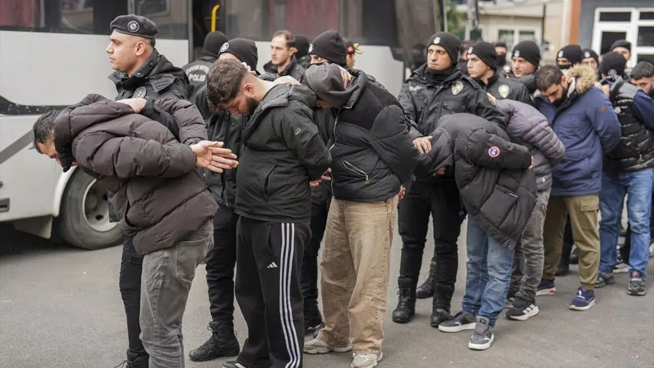 İstanbul merkezli 5 ilde gerçekleştirilen dev operasyonla, çocukları güç ve