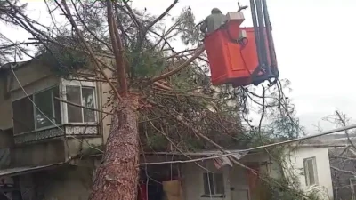Mersin’in Erdemli ilçesinde aniden bastıran ve hızıyla korkutan kuvvetli fırtına