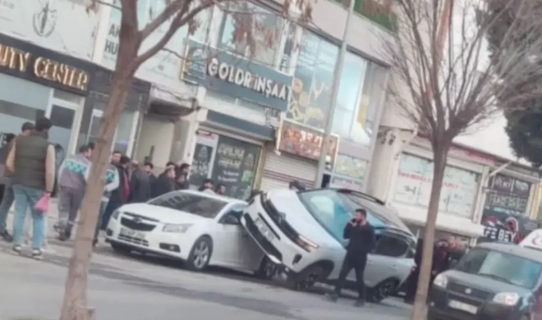 Mardin’in Mazıdağı ilçesinde akşam saatlerinde meydana gelen trafik kazasında yolun