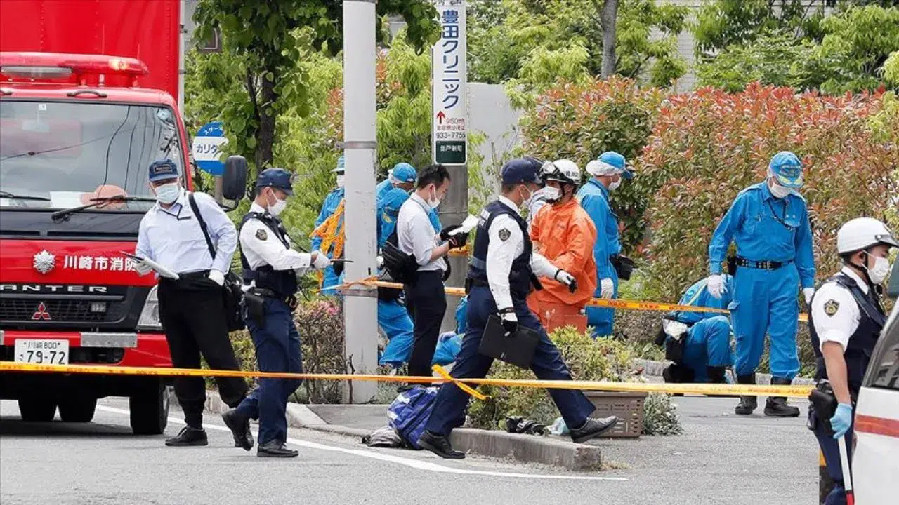 Japonya’nın Osaka kenti, sokak ortasında yaşanan kanlı bir hesaplaşmayla sarsıldı.