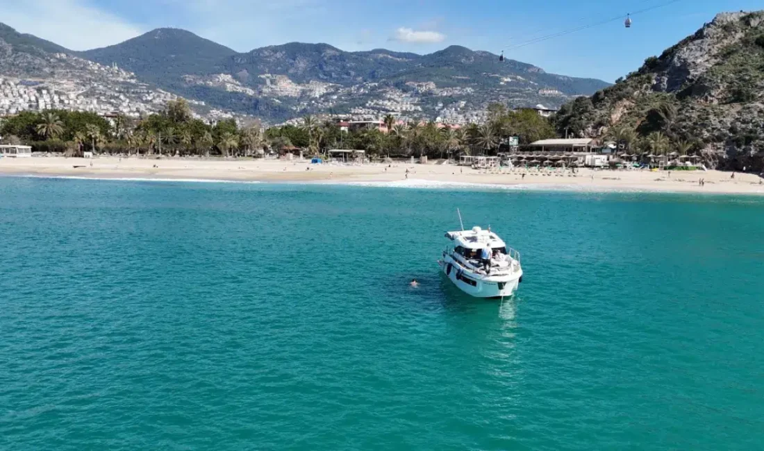 Antalya’nın dünyaca ünlü turizm merkezi Alanya, kış mevsiminin ortasında bahar