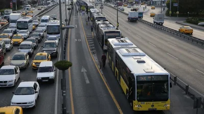 İstanbul Avcılar’da akşam saatlerinde meydana gelen feci metrobüs kazası ulaşımda