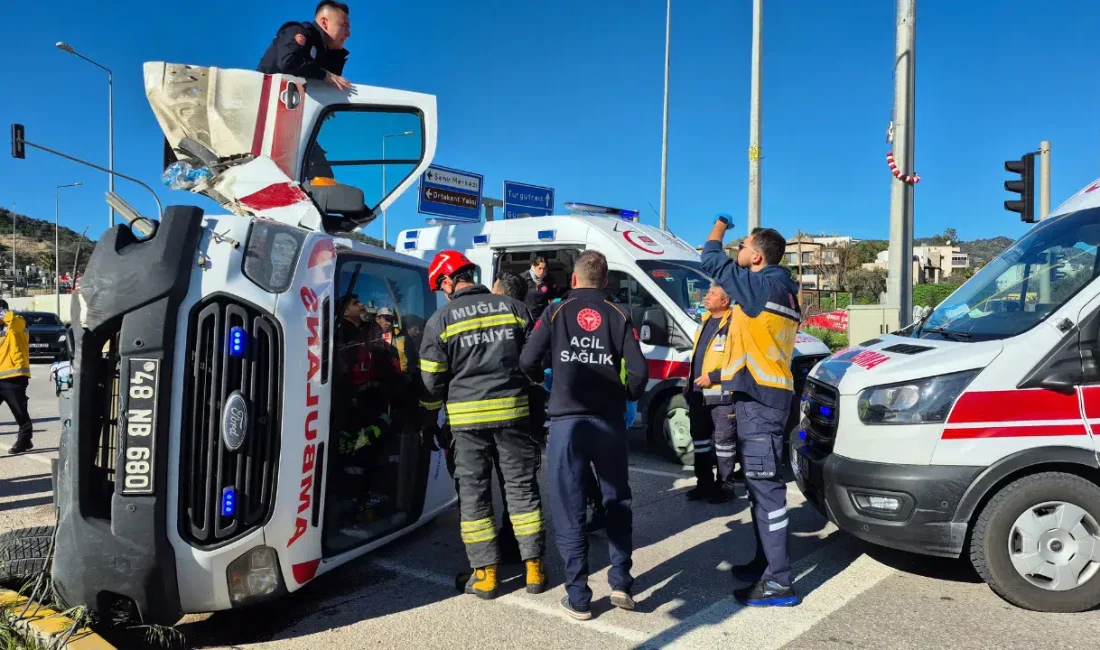 Muğla’nın Bodrum ilçesinde hasta nakli gerçekleştiren bir ambulansın, önüne çıkan