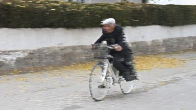 Bursa’nın İnegöl ilçesinde bisikletiyle seyir halindeyken dengesini kaybedip düşen 71