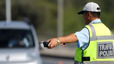 İstanbul Sultanbeyli’de trafik güvenliğini hiçe sayarak tehlikeli hareketlerde bulunan bir