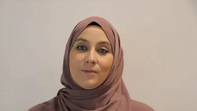 Fransa’da yaşayan ve 14 yıl önce İslamiyet ile şereflenen Adeline,