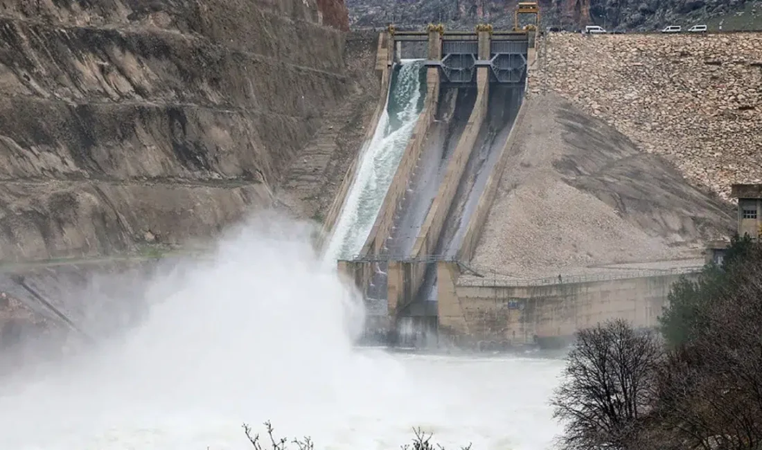 Diyarbakır’da günlerdir süren sağanak yağışlar barajlardaki doluluk oranını etkilerken Valilikten