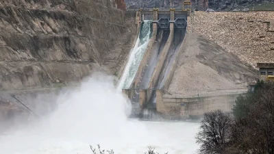 Diyarbakır’da günlerdir süren sağanak yağışlar barajlardaki doluluk oranını etkilerken Valilikten