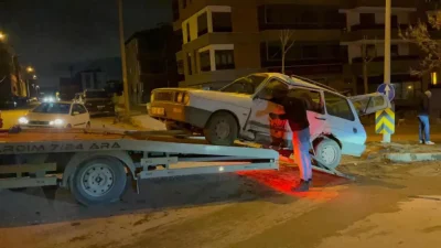 Eskişehir’de iki otomobilin çarpışması sonucu meydana gelen şiddetli kazada bir