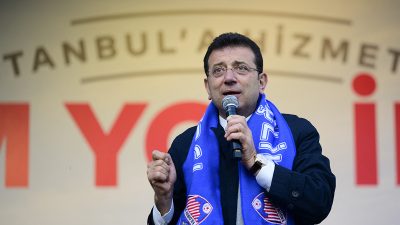 İstanbul Büyükşehir Belediye Başkanlığı görevinden uzaklaştırılan Ekrem İmamoğlu ile birlikte