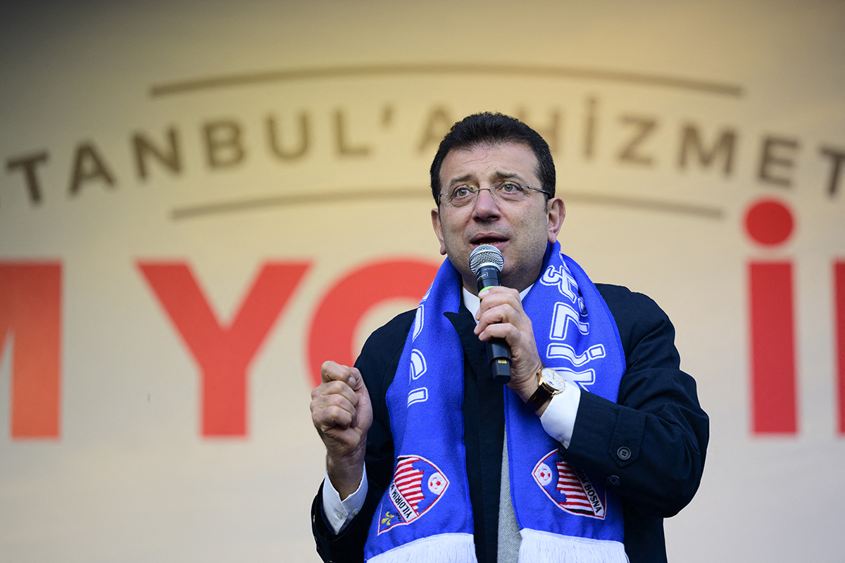 İstanbul Büyükşehir Belediye Başkanlığı görevinden uzaklaştırılan Ekrem İmamoğlu ile birlikte