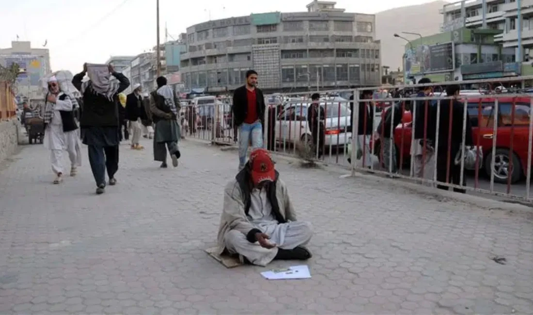 Antalya’nın Korkuteli ilçesinde gerçekleştirilen denetimlerde yakalanan bir dilencinin üzerinden çıkan