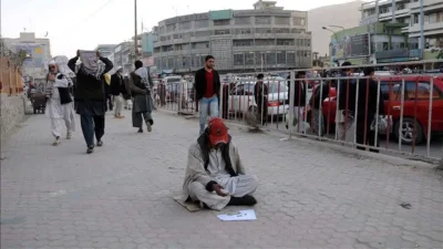 Antalya’nın Korkuteli ilçesinde gerçekleştirilen denetimlerde yakalanan bir dilencinin üzerinden çıkan