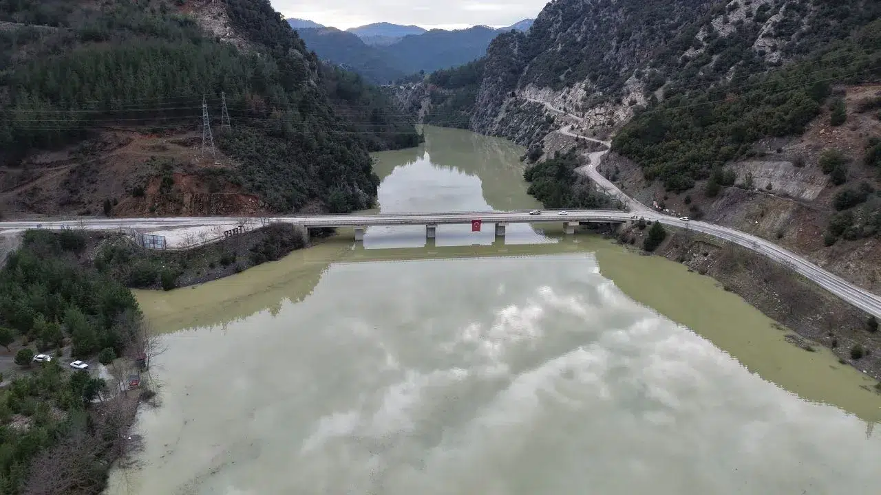 Adana’da aylardır süregelen kuraklık endişesi yerini sevince bırakırken Feke Barajı’ndaki