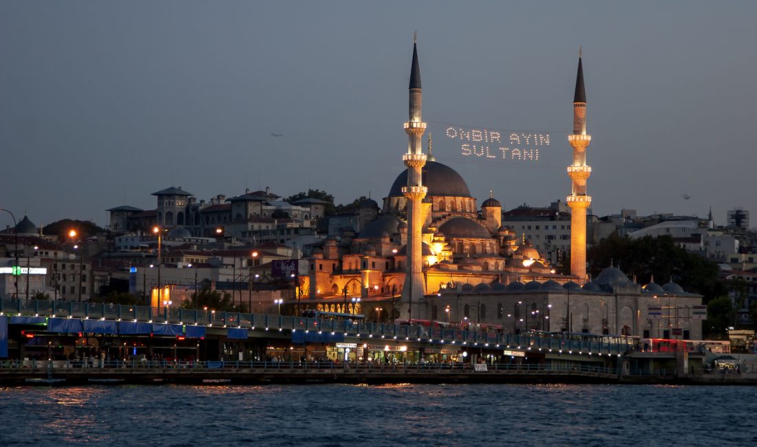 Mübarek Ramazan ayının dördüncü gününde milyonlarca vatandaş sofralarda buluşmak için