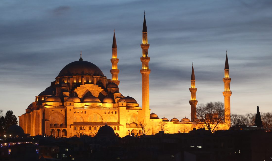 Mübarek Ramazan ayının ikinci gününde oruç ibadetlerini yerine getirmek isteyen