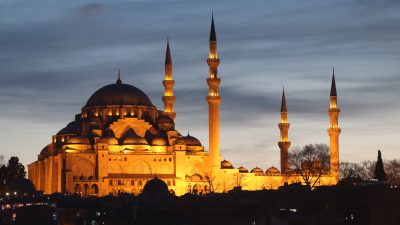 Mübarek Ramazan ayının ikinci gününde oruç ibadetlerini yerine getirmek isteyen