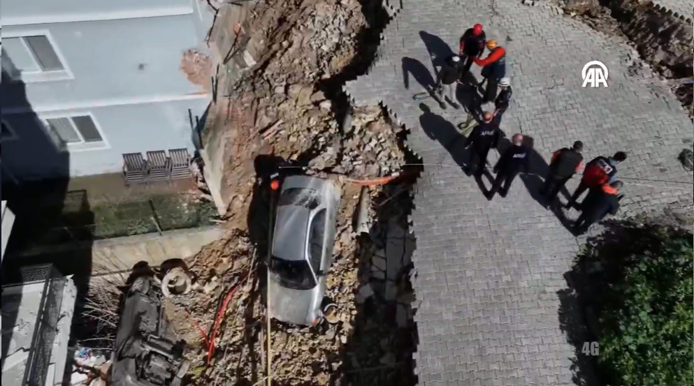 İzmir’de etkili olan şiddetli sağanak yağışın ardından Menemen ilçesinde bir