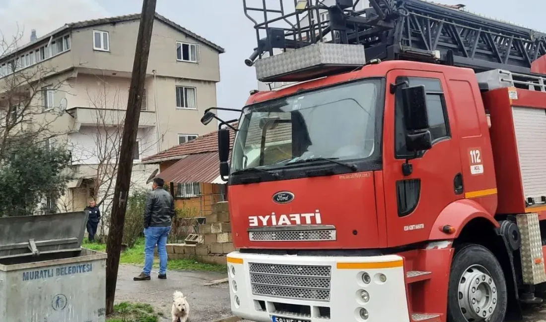 Tekirdağ’ın Muratlı ilçesinde bir binanın baca kısmında yükselen alevler çevredeki