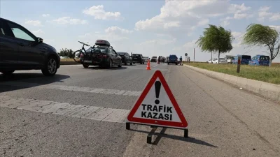 Mersin’de hafif ticari araç ile motosikletin çarpışması sonucu meydana gelen