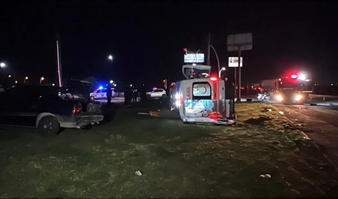 Manisa’nın Şehzadeler ilçesinde meydana gelen korkunç trafik kazasında bir ambulans