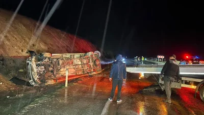 Uşak’ta sabah saatlerinde meydana gelen feci kazada kontrolden çıkarak karşı