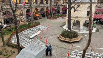 Bursa’nın kalbi Koza Han’da işletmeleri ve turistleri yakından ilgilendiren masa