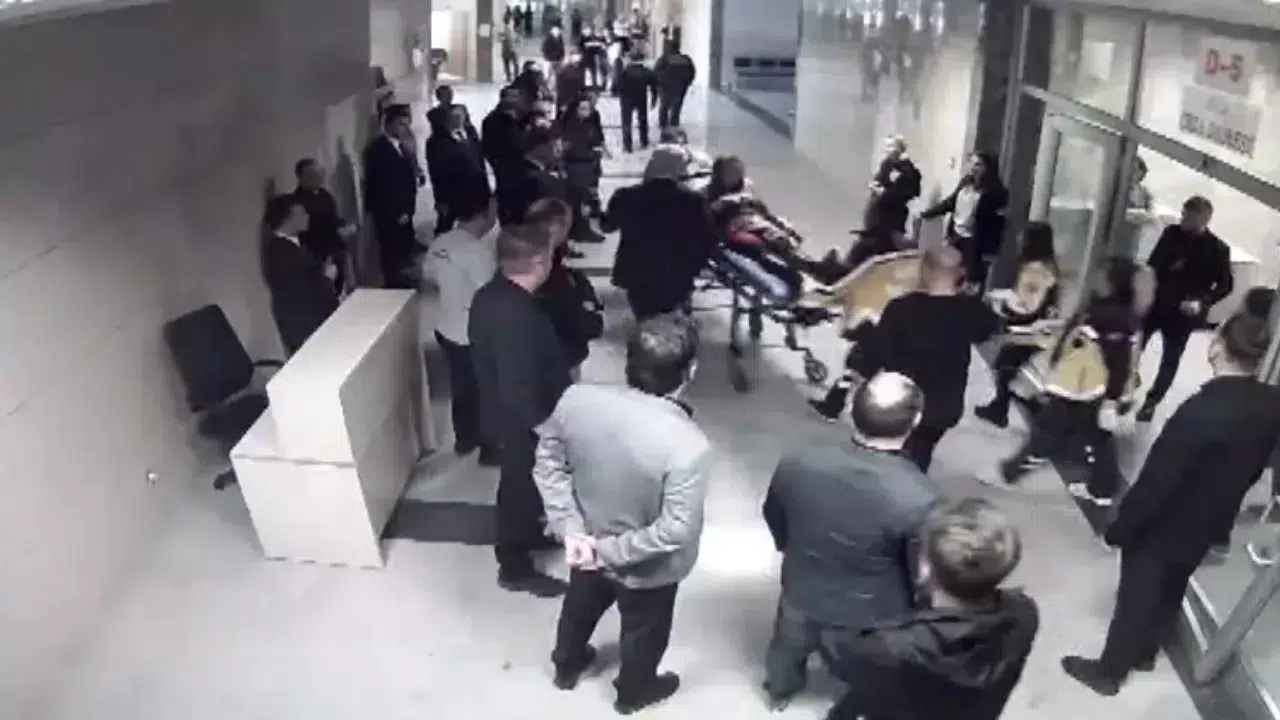 Kartal Bölge Adliye Mahkemesi’nde bir hakimin yaralanmasıyla sonuçlanan silahlı saldırının