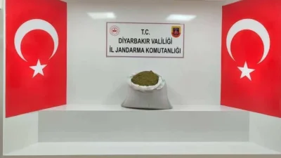 Diyarbakır’da jandarma ekiplerinin titizlikle yürüttüğü uyuşturucu operasyonunda zehir tacirlerine büyük