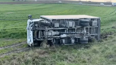İstanbul Arnavutköy’de sabah saatlerinde meydana gelen trafik kazasında direksiyon hakimiyetini