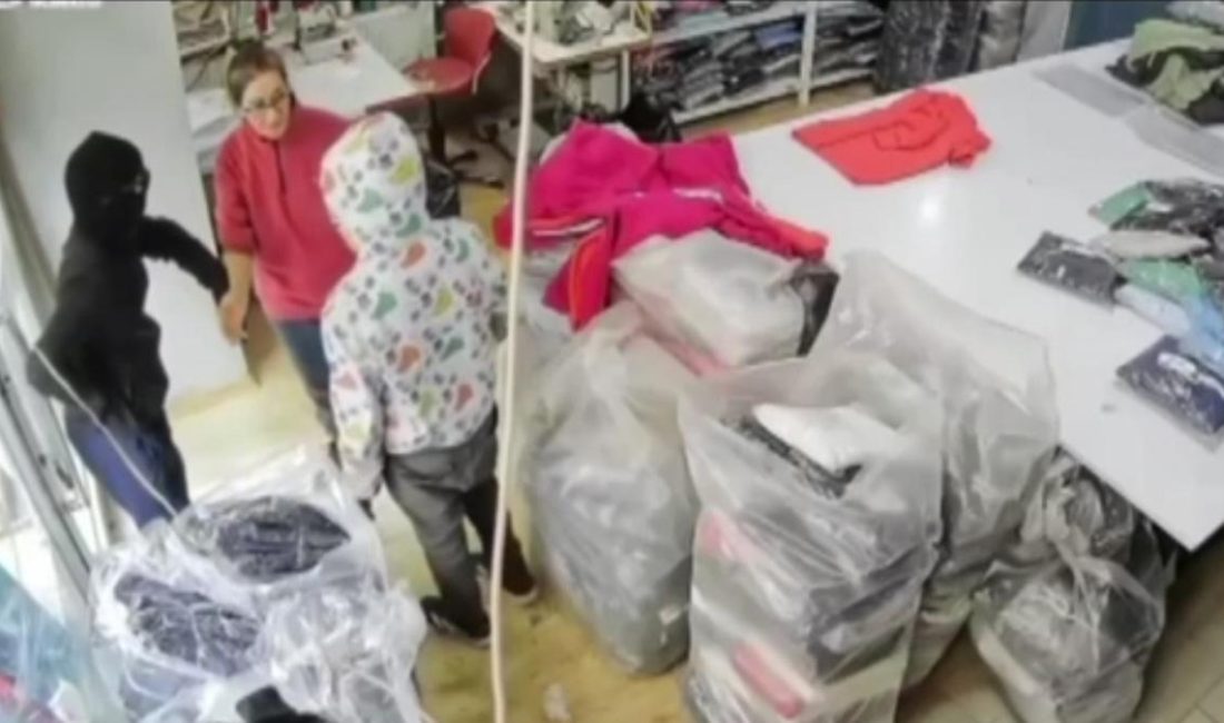 Tekirdağ’ın Çorlu ilçesinde, dükkanına giren kar maskeli iki gaspçıyı tokatlayarak