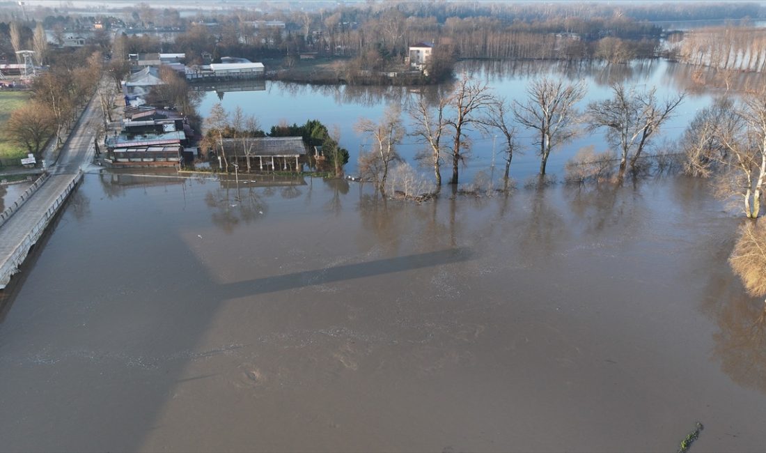 Edirne’de günlerdir süren şiddetli yağışlar ve Bulgaristan’daki barajlardan kontrollü su