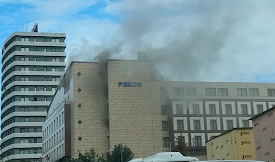 İstanbul Zeytinburnu’nda bulunan Merter Polisevi’nin çatı katında aniden yükselen alevler