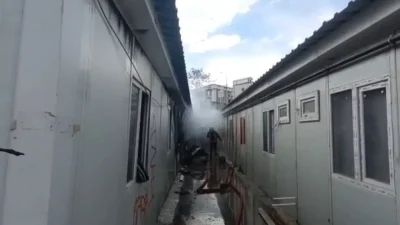 Malatya’da işçilerin konakladığı prefabrik yatakhanede aniden yükselen alevler büyük paniğe
