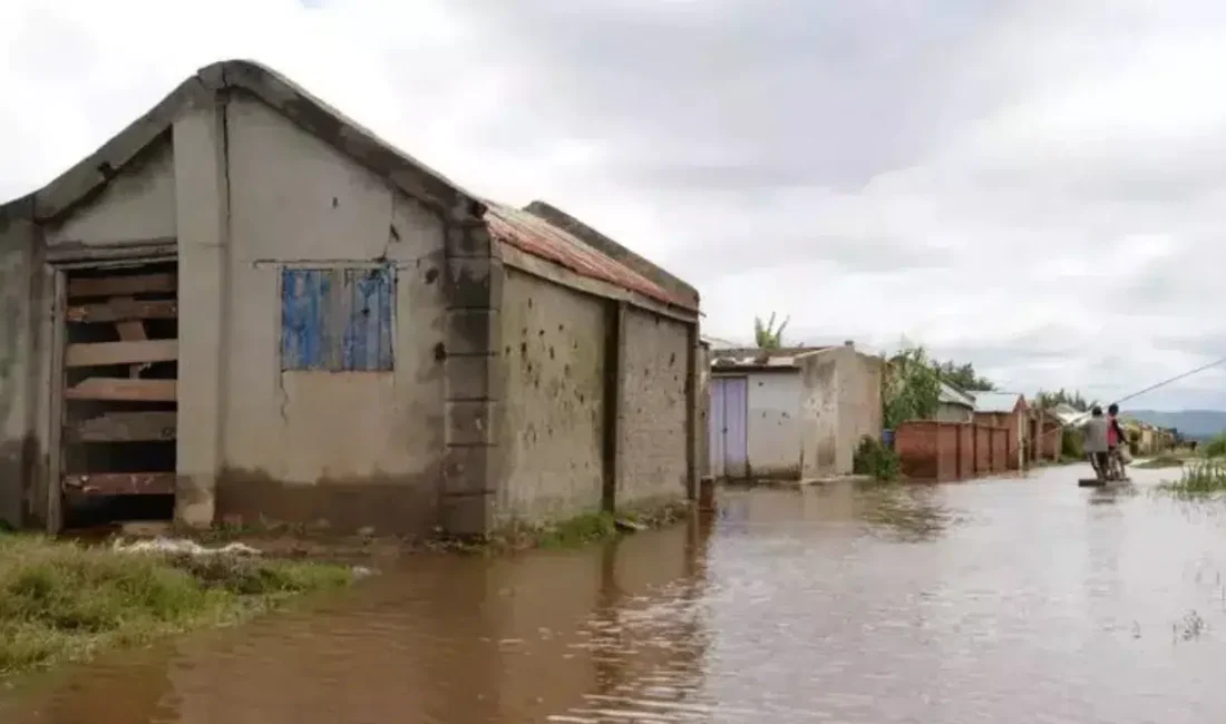 Hint Okyanusu’nun ada ülkesi Madagaskar’ı vuran şiddetli fırtına felaketinde acı