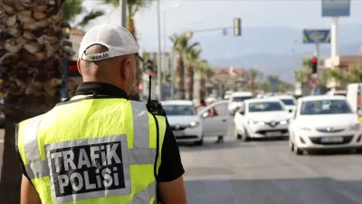 Nevşehir’de trafik güvenliğini hiçe sayarak drift atan ve çevredeki vatandaşların